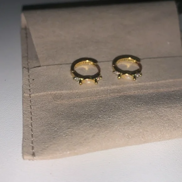 Petite opal hoop earrings - Picture 7 of 7